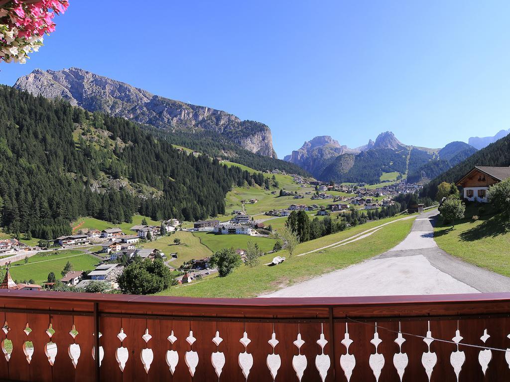 Garni Martlhof Hotel Selva di Val Gardena Bagian luar foto